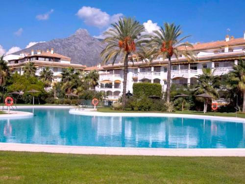 Luxurious Apartment In Marbella With Pool And Garden