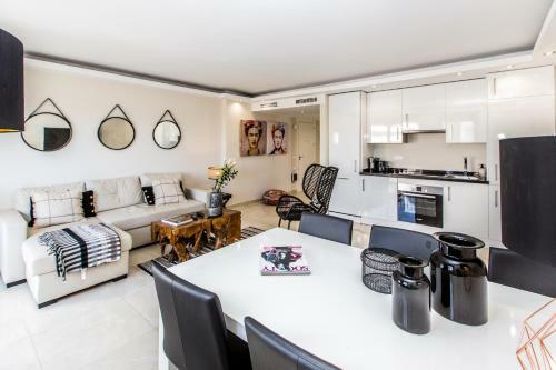 Apartamento Luxurious 2 Bed Puerto Ban�s Apt - Rdr193