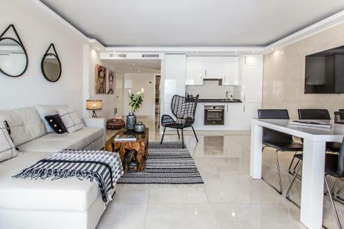 Apartamento Luxurious 2 Bed Puerto Ban�s Apt - Rdr193