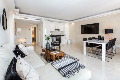 Apartamento Luxurious 2 Bed Puerto Ban�s Apt - Rdr193