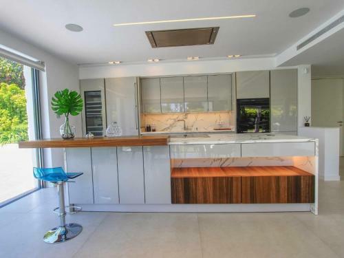 2244 New Modern Luxury Villa In Puerto Banus