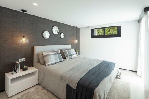 La Quinta Villa Sleeps 10 With Pool And Air Con