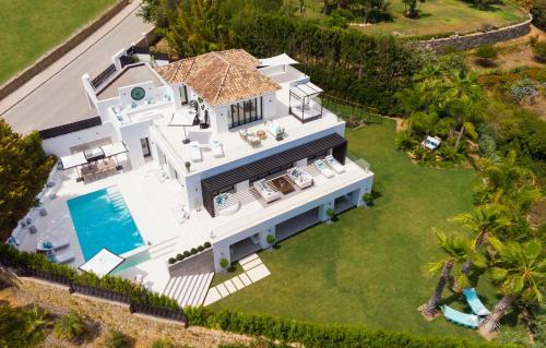 La Quinta Villa Sleeps 10 With Pool And Air Con