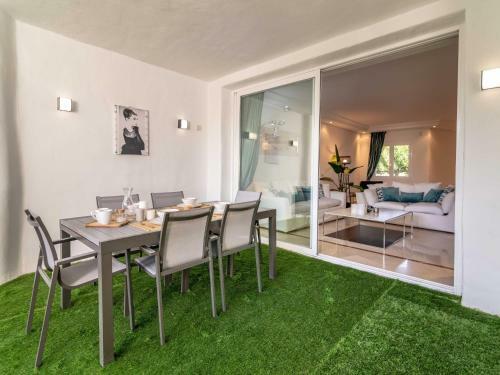 Apartamento Sophisticated Flat Next To Luxurious Puerto Ban�s