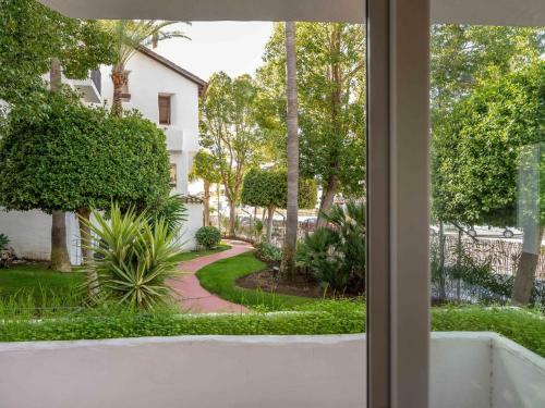 Apartamento Sophisticated Flat Next To Luxurious Puerto Ban�s