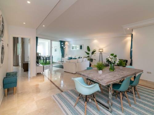 Apartamento Sophisticated Flat Next To Luxurious Puerto Ban�s