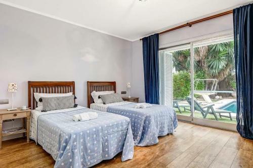 Marbella Villa Sleeps 10 With Pool Air Con And Wifi