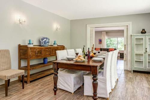 Marbella Villa Sleeps 10 With Pool Air Con And Wifi