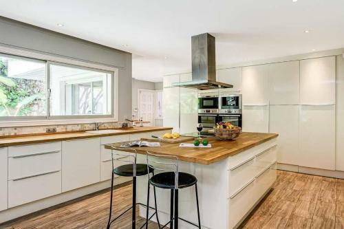 Marbella Villa Sleeps 10 With Pool Air Con And Wifi