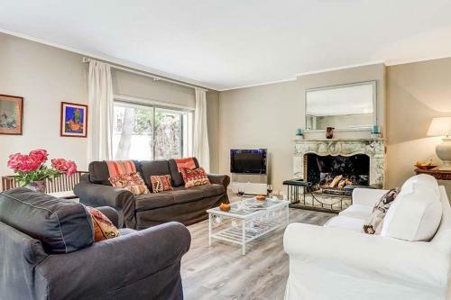 Marbella Villa Sleeps 10 With Pool Air Con And Wifi