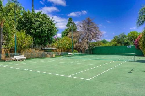 Marbella Villa Sleeps 10 With Pool Air Con And Wifi