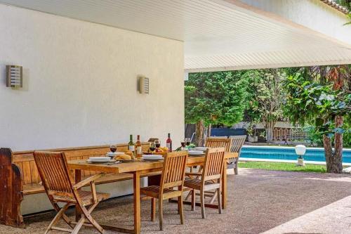 Marbella Villa Sleeps 10 With Pool Air Con And Wifi