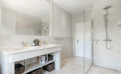 El Angel Villa Sleeps 8 With Pool And Air Con