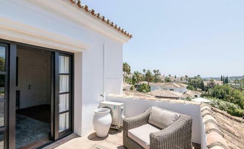 El Angel Villa Sleeps 8 With Pool And Air Con