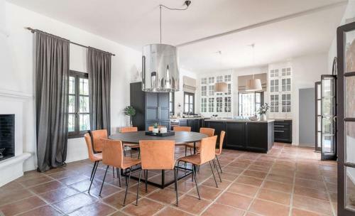 El Angel Villa Sleeps 8 With Pool And Air Con