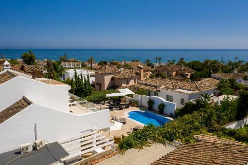 Las Chapas Villa Sleeps 14 With Pool And Air Con