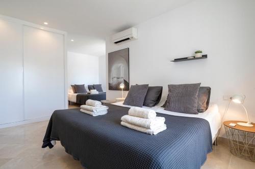 Las Chapas Villa Sleeps 14 With Pool And Air Con