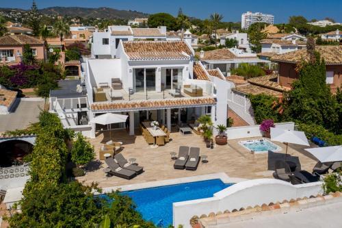 Las Chapas Villa Sleeps 14 With Pool And Air Con