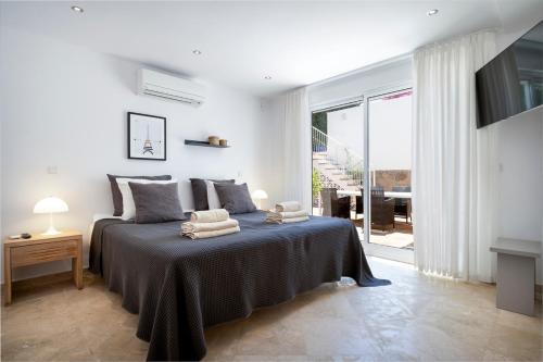 Las Chapas Villa Sleeps 14 With Pool And Air Con