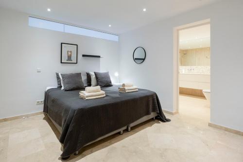 Las Chapas Villa Sleeps 14 With Pool And Air Con
