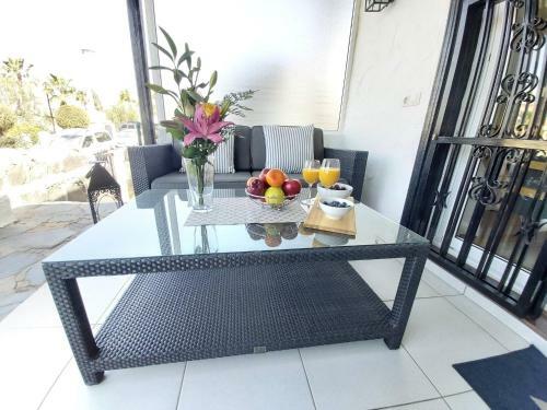Central Apartment With Sea Views