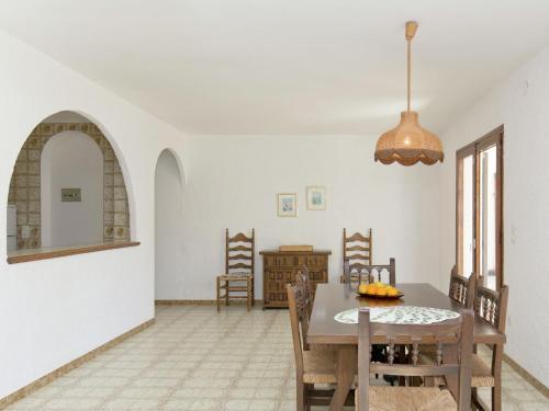 Small Building With 4 Apartments Close To The Beach