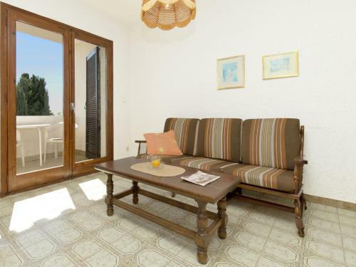 Small Building With 4 Apartments Close To The Beach