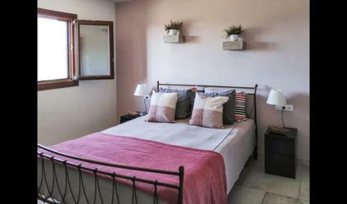 Montbrio Del Camp Villa Sleeps 14 With Pool And Air Con