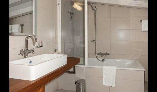 Montbrio Del Camp Villa Sleeps 14 With Pool And Air Con