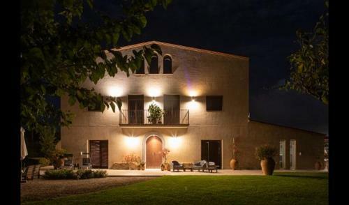 Montbrio Del Camp Villa Sleeps 14 With Pool And Air Con