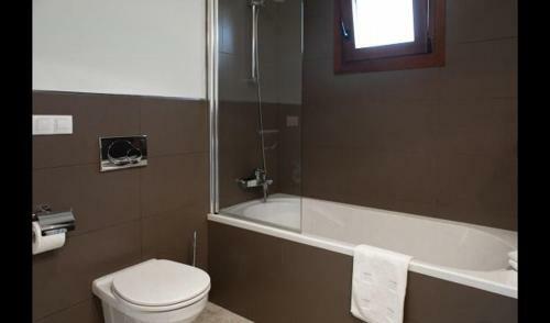 Montbrio Del Camp Villa Sleeps 14 With Pool And Air Con