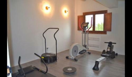 Montbrio Del Camp Villa Sleeps 14 With Pool And Air Con
