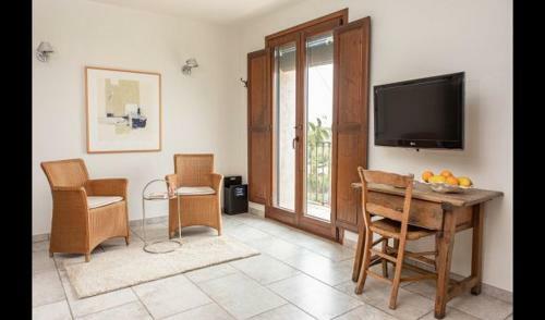 Montbrio Del Camp Villa Sleeps 14 With Pool And Air Con