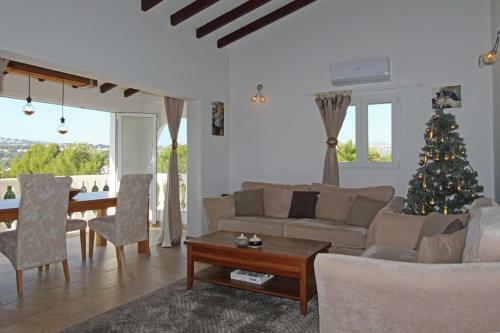 Moraira Villa Sleeps 4 With Pool Air Con And Wifi