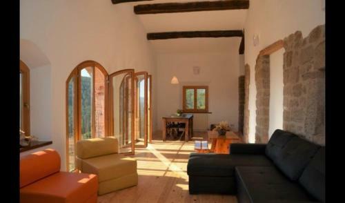 Navas Villa Sleeps 10 With Pool