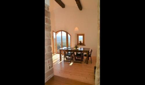Navas Villa Sleeps 10 With Pool