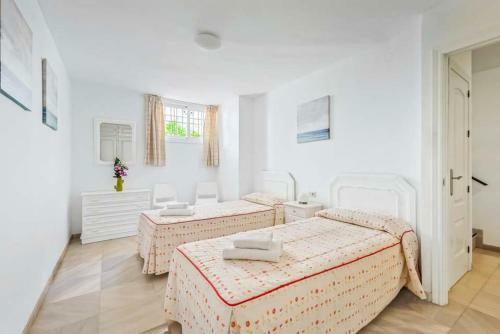 Nerja Villa Sleeps 6 With Pool Air Con And Wifi