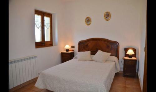 Santa Creu Dels Juglars Villa Sleeps 4 With Pool