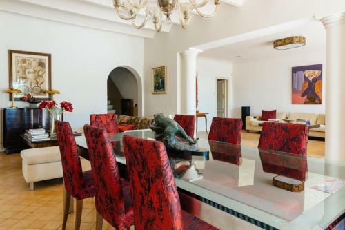 Pals Holiday Home Sleeps 14 With Pool And Air Con