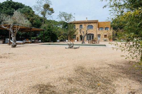 Pals Holiday Home Sleeps 14 With Pool And Air Con