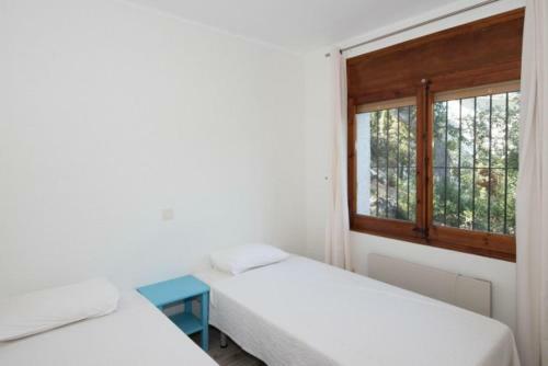Villa In Pals Sleeps 6 With Pool And Air Con