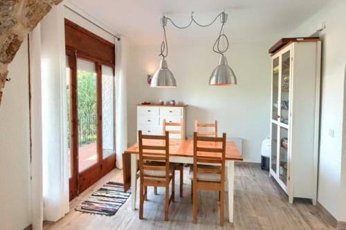 Villa In Pals Sleeps 6 With Pool And Air Con