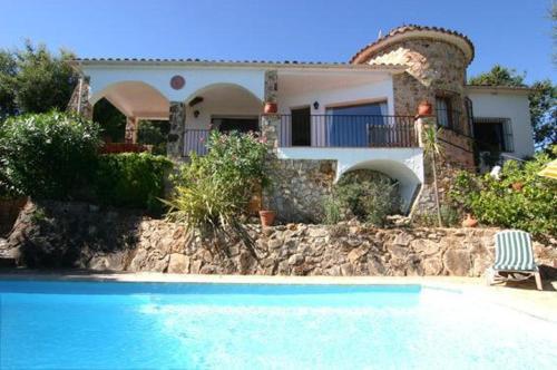 Villa In Pals Sleeps 6 With Pool And Air Con