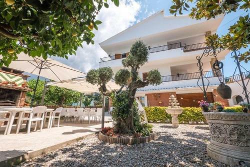 Pineda de Mar Villa Sleeps 10 Pool Wifi