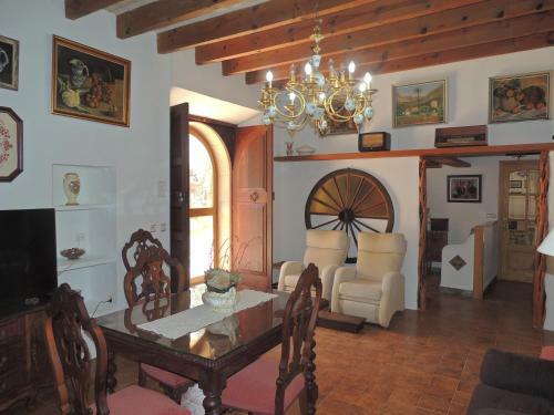 Charming Villa With Pool In Algaida