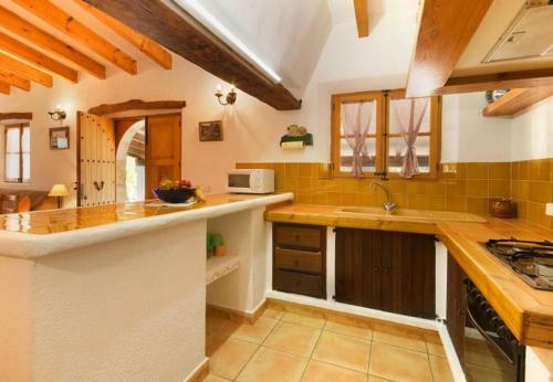 Pollenca Villa Sleeps 4 With Pool Air Con And Wifi