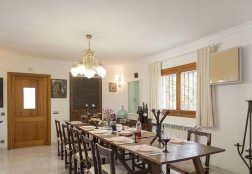 Villa In Pollenca Sleeps 10 Includes Swimming Pool Air Con And Wifi