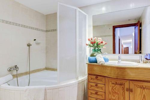 Villa Pont Rom� - El Camp Redo - de Pollen�a Con Piscina, Wifi, AC