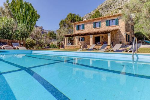 Pollenca Villa Sleeps 8
