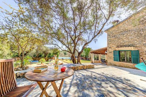 Villa In Pollenca Sleeps 8 Includes Swimming Pool And Air Con 6